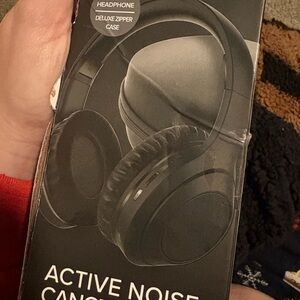 Active Noise Cancelling Headphones - Black